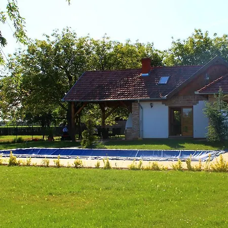 Faluszeli Tothek Vendeghaza Szentkozmadombja